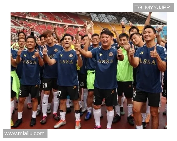 足球明星与偶像合影